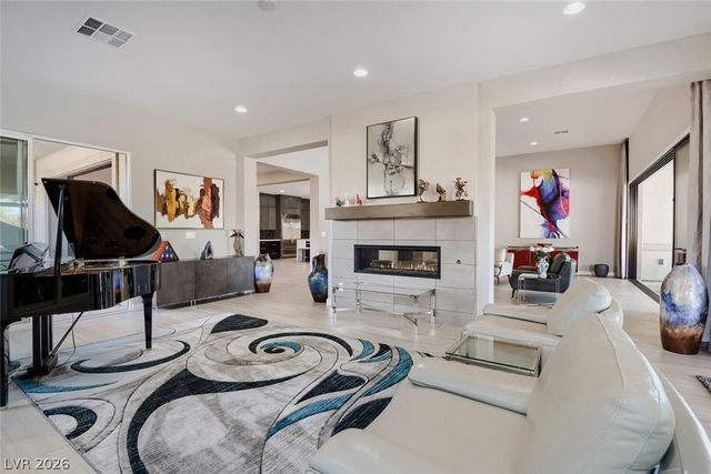 8494 Wolf Mountain Court, Las Vegas, NV 89129