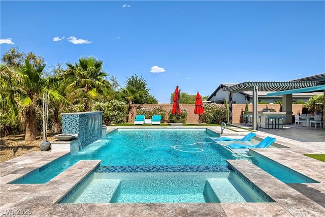 8494 Wolf Mountain Court, Las Vegas, NV 89129