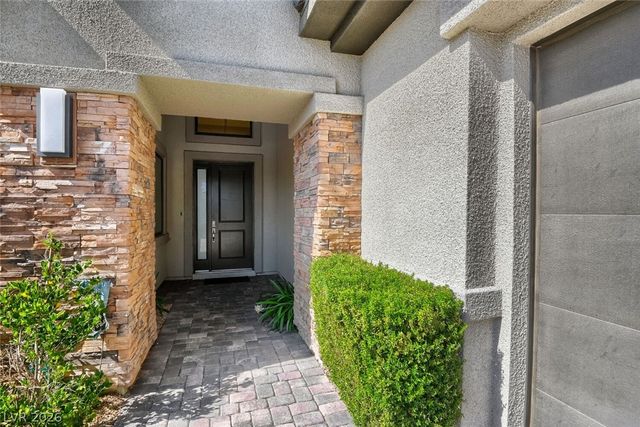 8494 Wolf Mountain Court, Las Vegas, NV 89129