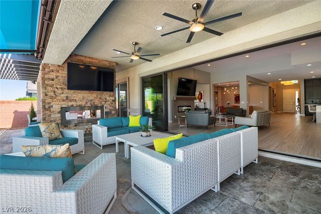 8494 Wolf Mountain Court, Las Vegas, NV 89129