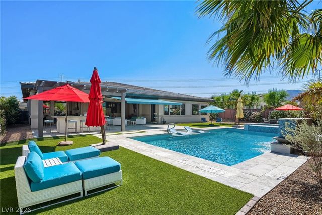 8494 Wolf Mountain Court, Las Vegas, NV 89129