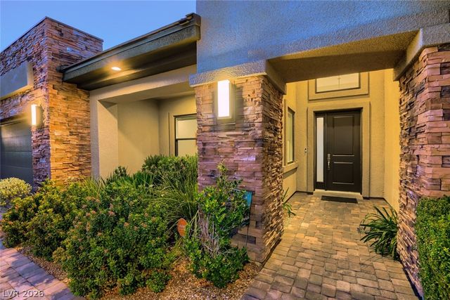 8494 Wolf Mountain Court, Las Vegas, NV 89129