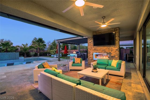 8494 Wolf Mountain Court, Las Vegas, NV 89129
