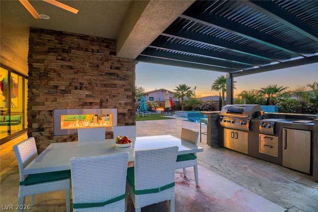 8494 Wolf Mountain Court, Las Vegas, NV 89129