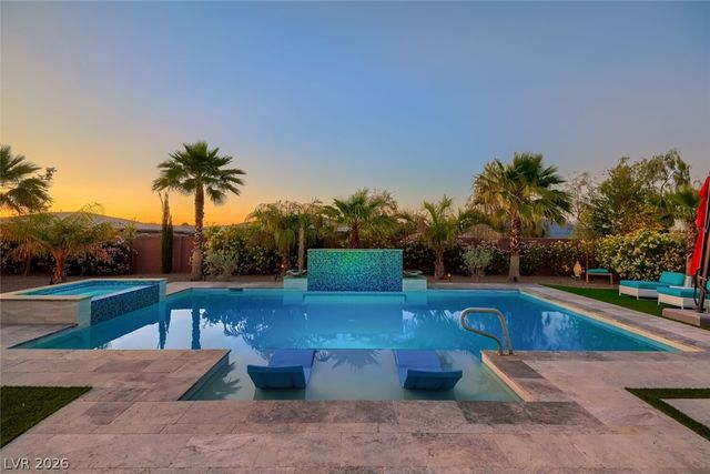 8494 Wolf Mountain Court, Las Vegas, NV 89129