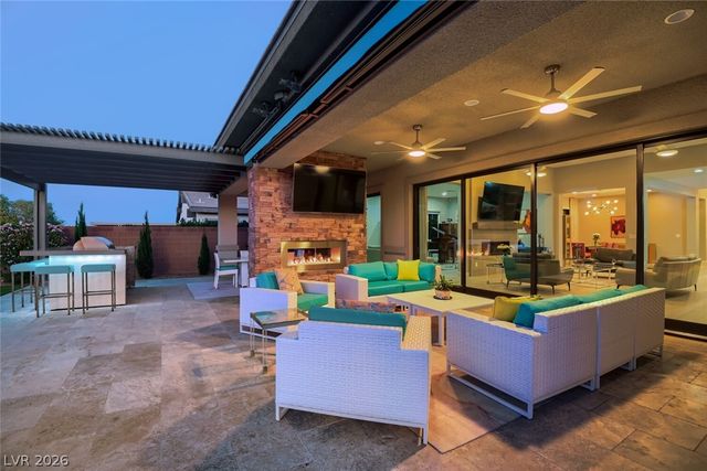 8494 Wolf Mountain Court, Las Vegas, NV 89129