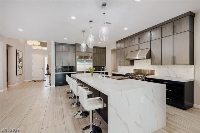 8494 Wolf Mountain Court, Las Vegas, NV 89129