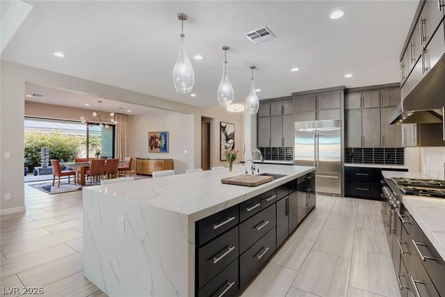 8494 Wolf Mountain Court, Las Vegas, NV 89129