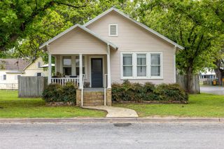 261 N Water Street, La Grange, TX 78945