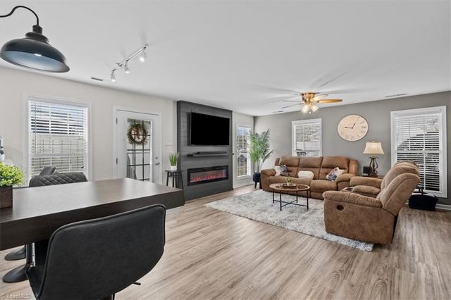 1102 Geoffrey Way, Kernersville, NC 27284