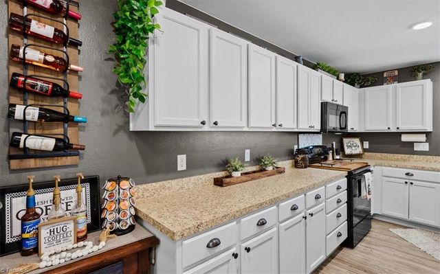 1102 Geoffrey Way, Kernersville, NC 27284