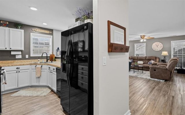 1102 Geoffrey Way, Kernersville, NC 27284