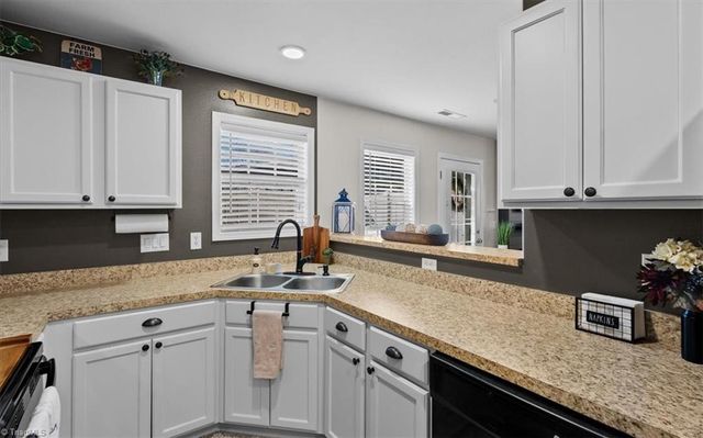 1102 Geoffrey Way, Kernersville, NC 27284