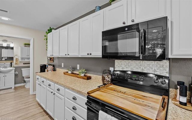 1102 Geoffrey Way, Kernersville, NC 27284