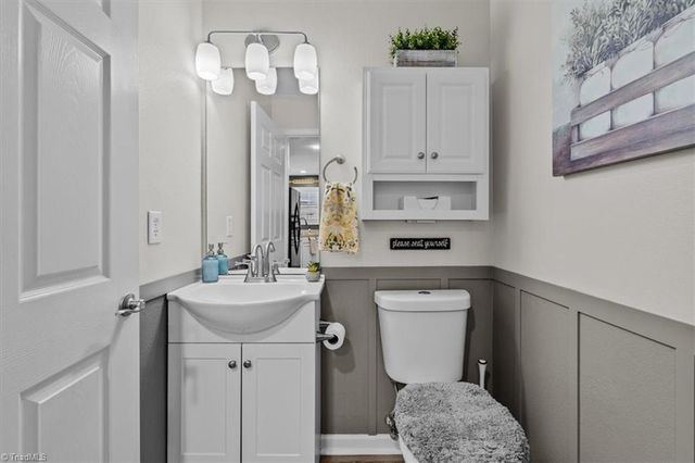 1102 Geoffrey Way, Kernersville, NC 27284