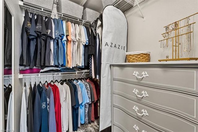 1102 Geoffrey Way, Kernersville, NC 27284