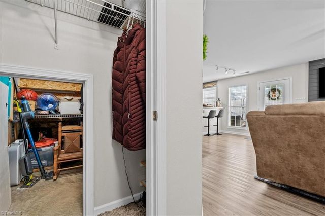 1102 Geoffrey Way, Kernersville, NC 27284