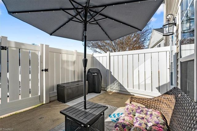 1102 Geoffrey Way, Kernersville, NC 27284