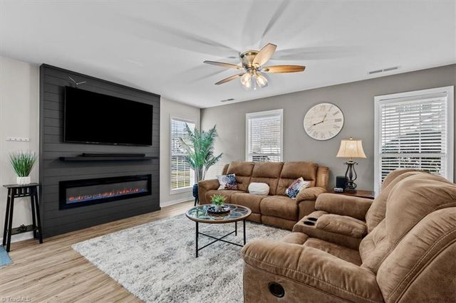 1102 Geoffrey Way, Kernersville, NC 27284