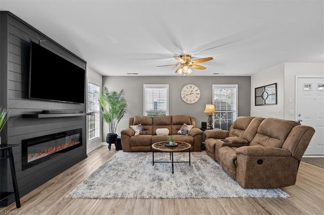 1102 Geoffrey Way, Kernersville, NC 27284