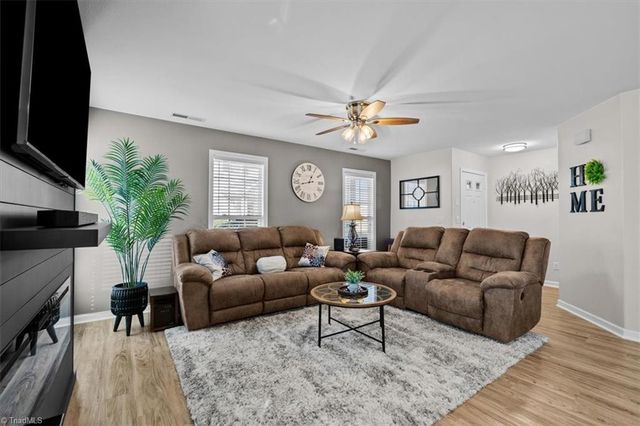 1102 Geoffrey Way, Kernersville, NC 27284