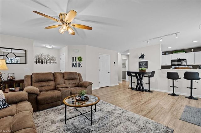 1102 Geoffrey Way, Kernersville, NC 27284