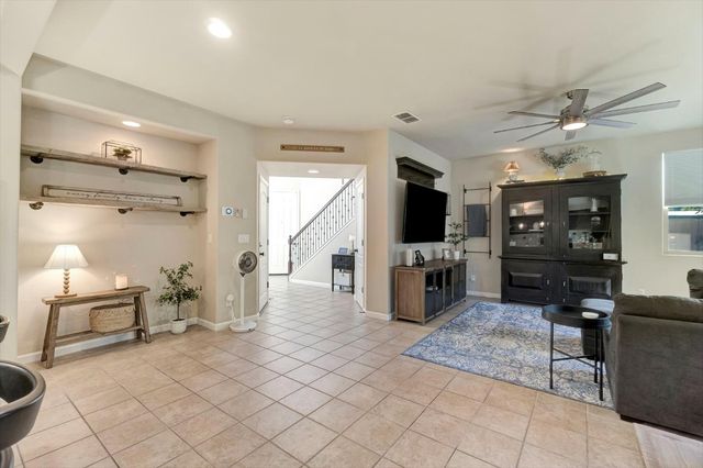 3194 Swift Avenue, Clovis, CA 93619
