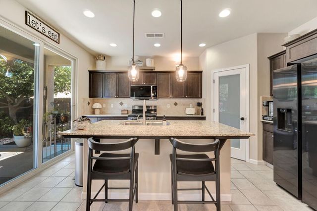 3194 Swift Avenue, Clovis, CA 93619