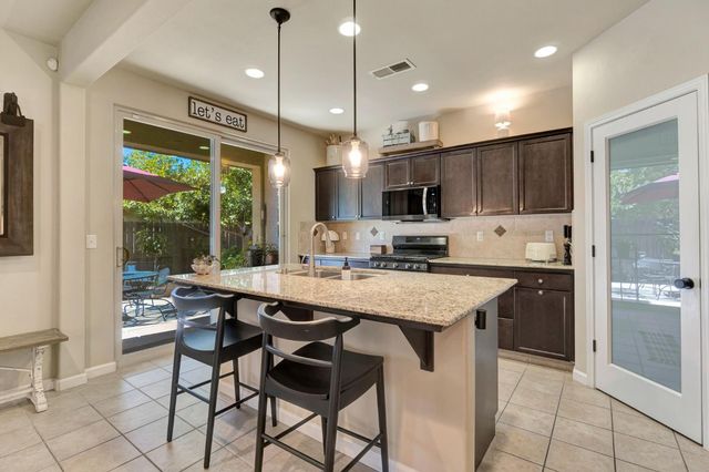 3194 Swift Avenue, Clovis, CA 93619