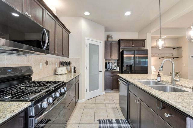3194 Swift Avenue, Clovis, CA 93619