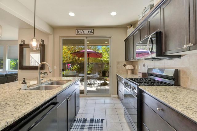 3194 Swift Avenue, Clovis, CA 93619