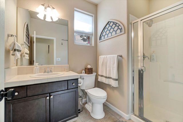 3194 Swift Avenue, Clovis, CA 93619