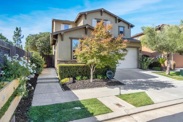 3194 Swift Avenue, Clovis, CA 93619