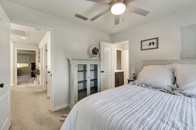 3194 Swift Avenue, Clovis, CA 93619