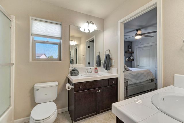 3194 Swift Avenue, Clovis, CA 93619