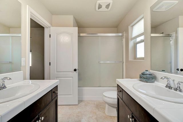 3194 Swift Avenue, Clovis, CA 93619