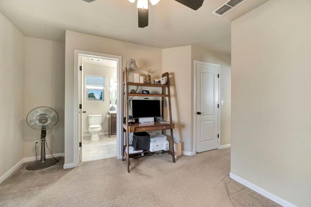 3194 Swift Avenue, Clovis, CA 93619