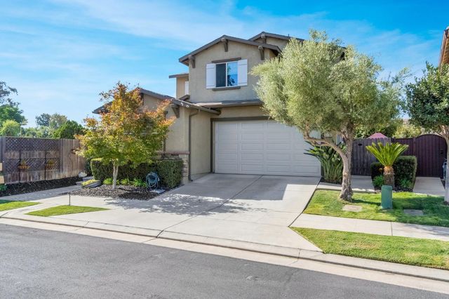 3194 Swift Avenue, Clovis, CA 93619