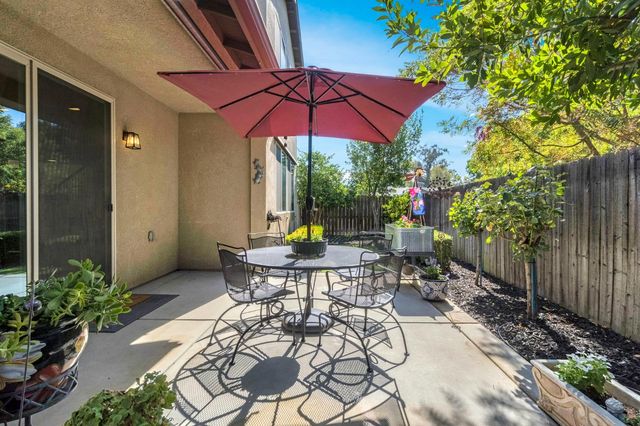 3194 Swift Avenue, Clovis, CA 93619