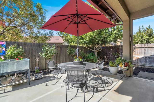 3194 Swift Avenue, Clovis, CA 93619