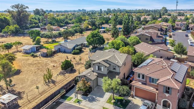 3194 Swift Avenue, Clovis, CA 93619
