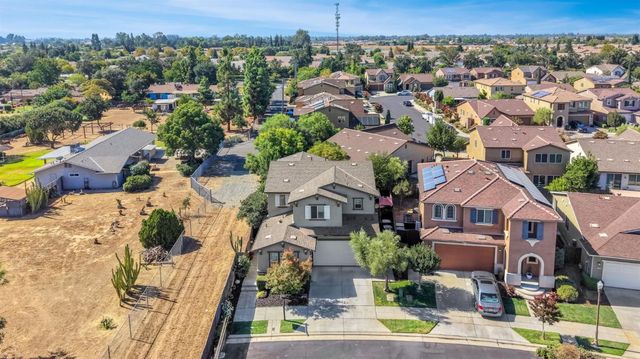 3194 Swift Avenue, Clovis, CA 93619