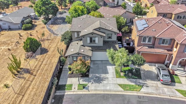 3194 Swift Avenue, Clovis, CA 93619