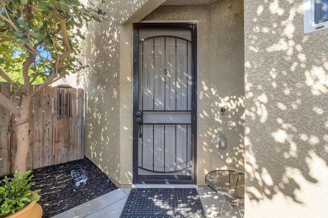 3194 Swift Avenue, Clovis, CA 93619