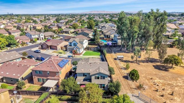 3194 Swift Avenue, Clovis, CA 93619