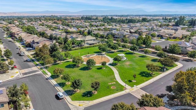 3194 Swift Avenue, Clovis, CA 93619