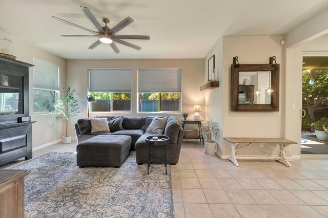 3194 Swift Avenue, Clovis, CA 93619