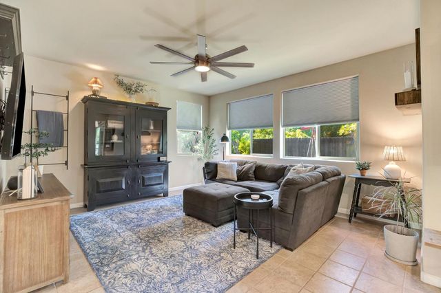 3194 Swift Avenue, Clovis, CA 93619