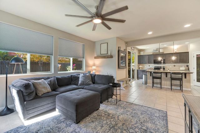 3194 Swift Avenue, Clovis, CA 93619