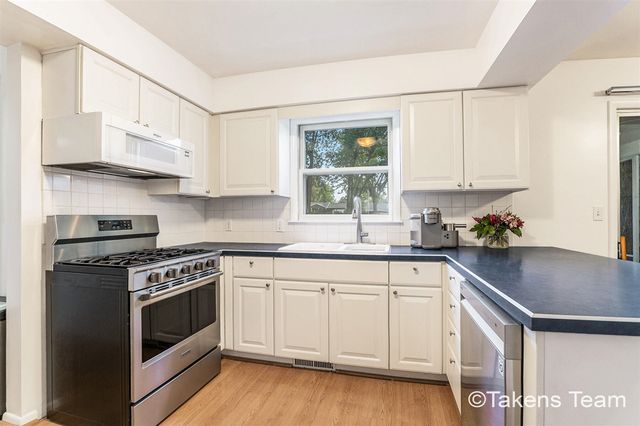 4223 Burton Street, Grand Rapids, MI 49546